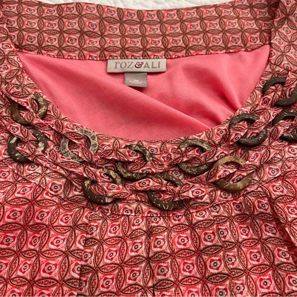 Roz & Ali Top Sleeveless Geometric Print Embellished Neckline Size M - Picture 7 of 14